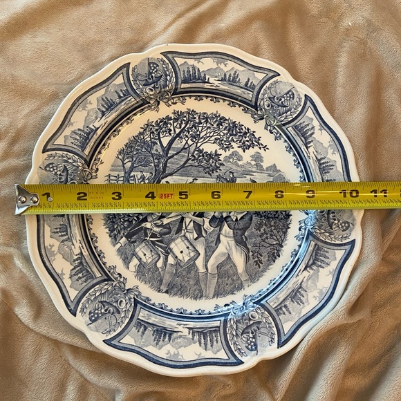 American Heritage Blue and White Decorative Plate - Picture 4 of 4